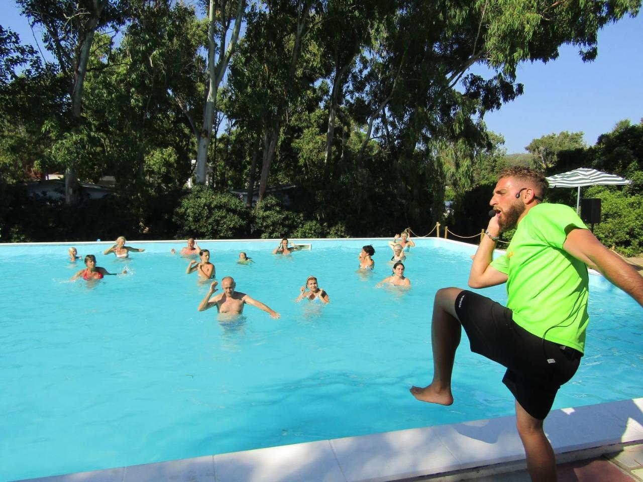 Camping Baia Paradiso Badesi Buitenkant foto